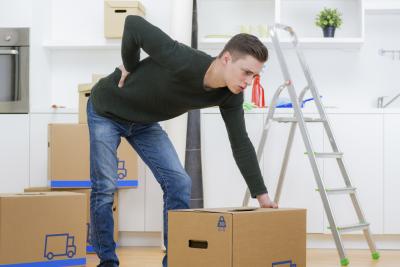 Damit der Rücken beim Umzug nicht leidet, sind einige Tipps zu beachten. Bild: fotolia/ Picture-Factory