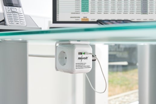 ZX-1724_12_revolt_4-fach-Steckdosen-Wuerfel_mit_2_USB-Ladeports.jpg