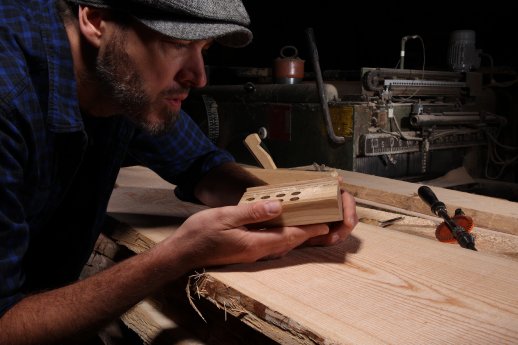 wod02br_Holzweg Pen Stand_Troika-3.JPG