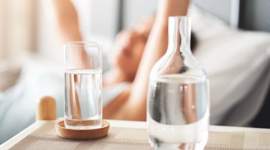 02_Warum_sich_dein_Mund_morgens_trocken_anfuehlt_626e42a8-3a1f-44d8-a589-31f6fba19205.webp