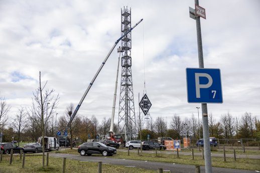 Mobilfunkturm-mit-Borussia-Raute-Aufbau©PPG Nordpark GmbH.jpg
