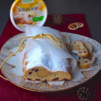 Lübecker Marzipanstollen mit FV Vitasieg Margarine (1).jpg