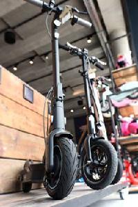 TÜV SÜD-Tipps für den Kauf eines sicheren E-Scooters