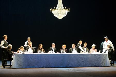 Gabriel Kemmether, Angelika Hart, Katharina Leonore Goebel, Sebastian Weiß, Bettina Burchard, Judith Lilly Raab, Frank Lienert- Mondanelli, Sabine Unger, Raik Singer, Katharina Voß, Ferdinand Seebacher, Ingrid Richter-Wendel, Oliver Firit, Johannes Bahr / FOTOGRAF: Thomas Braun
