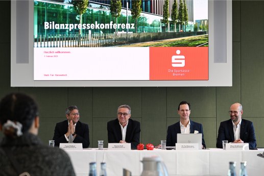2  Vorstand der Sparkasse Bremen bei der Präsentation des Jahresergebnis 2022 copyright spkbreme.jpg
