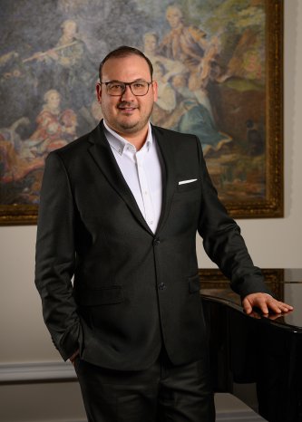 Dominik Stalder_Hotel Manager ©Bürgenstock  Hotels AG.jpg