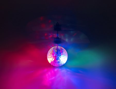 NX-9343_05_Simulus_Selbstfliegender_Hubschrauber-Ball_mit_bunter_LED-Beleuchtung.jpg