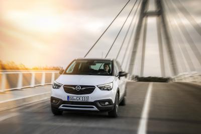 Die Nacht zum Tag machen: Mit IntelliLux LED® und Co. von Opel sicher durch die Dunkelheit