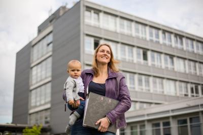 Hochschule für Wirtschaft und Gesellschaft Ludwigshafen erhält Auszeichnung für nachhaltig familiengerechte Arbeits- und Studienbedingungen