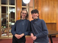 Benno Benesch (li) und Gustav Louis vloggen für die Oper Leipzig