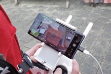 Für das Planen, Vermessen und Begutachten von Dächern setzen Dachdecker vermehrt auch auf den Drohneneinsatz.