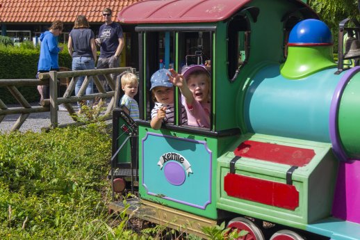 Mit Volldampf voraus im Wunderland Kalkar Freizeitpark©Wunderland Kalkar.jpg