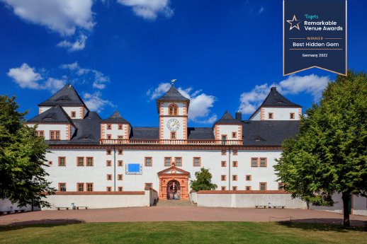 Frontansicht Schloss Augustusburg_Auszeichnung tiqets (c)Rainer Weisflog_tiqets.jpg.png
