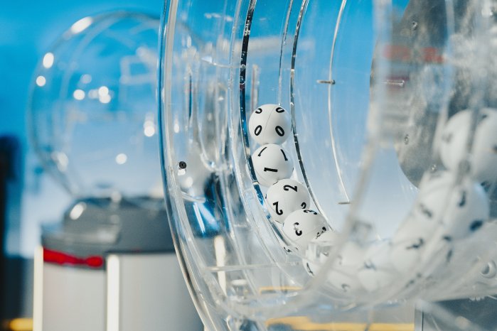 Lotto-Ziehungsgeraete_Anton Minayev.jpg