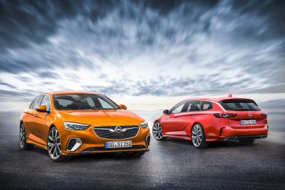 Opel-Jahresrückblick 2017: Für Fans von kompromisslosen Fahrmaschinen: Der neue Opel Insignia GSi ist als Limousine (links) und als Sports Tourer am Start