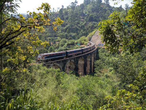 20_Wanderung Pekoe Trail bei Ella_Nine Arch Bridge_PXL_20250626_041324285.MP.jpg
