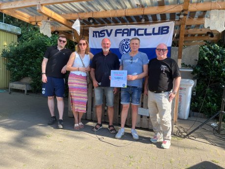 Übergabefoto MSV Fanclub.jpeg
