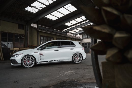 13. VW Golf MK7 GTI Barracuda Dragoon Silber.jpg