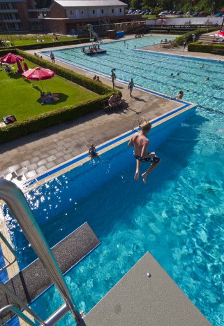 Wingst Freibad Außenbecken.jpg