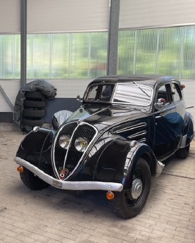 PEUGEOT 302.jpg