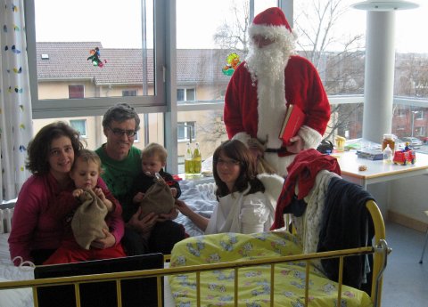 Weihnachtsmann besucht Klinikum Kempten_2011_kl.jpg