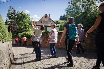 Gästeführung in Leinsweiler (Quelle: PfalzTouristik e.V., Foto stammt aus 2019)