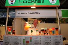 Cocktails Gastro Tek 2016 Messe Kalkar / Auch dem Auge wurde viel geboten. Hier: Die Kreation mehrschichtiger Cocktails