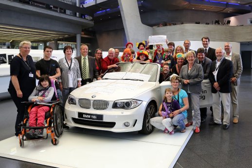 MEDIA_BMW Werk Leipzig_Scheckuebergabe_23.August13.jpg