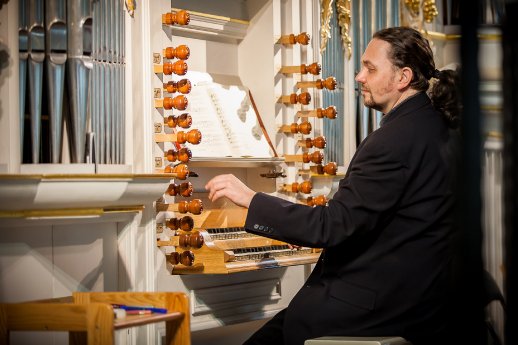 BFA-Arnstadt_Joerg Reddin_Wenderorgel Bachkirche (c) Steffen Rosipal.jpg