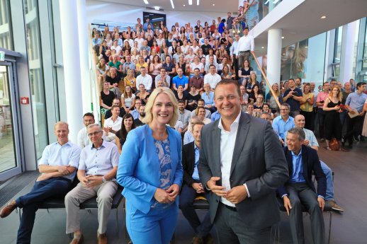 Ministerpr酲identin Manuela Schwesig zu Gast bei AIDA Cruises in Rostock.JPG