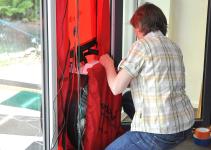 Dauerhaft dicht zu bauen ist ein gesetzliches Muss. Blower-Door-Tests können dabei als zusätzliche Qualitätskontrolle dienen.
Foto: FLiB e.V.
Abdruck bei Quellenangabe honorarfrei. Belegexemplar erbeten