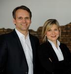 Die Trainer Martin M. Marx und Alexandra Schwarze vermitteln im zweitätigen Intensivtraining „Speak-Preset-Sell“ einen neuen Ansatz, der sowohl erfahrene Sprechern als auch Anfänger beim erfolgreichen, authentischen Präsentieren unterstützt