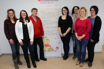 Die Fachfrauen im Familienservice Frühe Hilfen rund um Koordinatorin Anna Pillasch (von links): Diana Zimmermann, Franziska Günther (Familienbegleiterinnen beim DRK), Gisela Lich (Familienpaten, Caritas), Anna Pillasch (Koordinatorin), Annette Scholand-Becker, Nicole Jordan und Jenny Kurz (Familienkinderkrankenschwestern). Foto: Gaby Richter