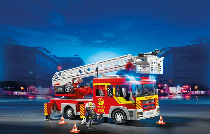 5362_Feuerwehr-Leiterfahrzeug mit Licht udn Sound_Szene.jpg