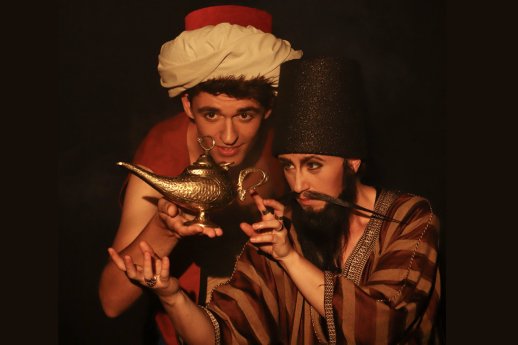 Aladdin Werbefoto c) Anouk Awtukowitsch.jpeg