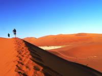 Unendlicher Naturgenuss und endlose Weite (Foto Aufstieg zur Big Daddy Düne bei Sossusvlei)