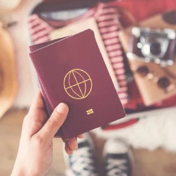 blogbeitrag-emmi-dent-reisetipps-urlaubstipps-wie-du-deine-ultraschallzahnbuerste-unterwegs-opt.webp