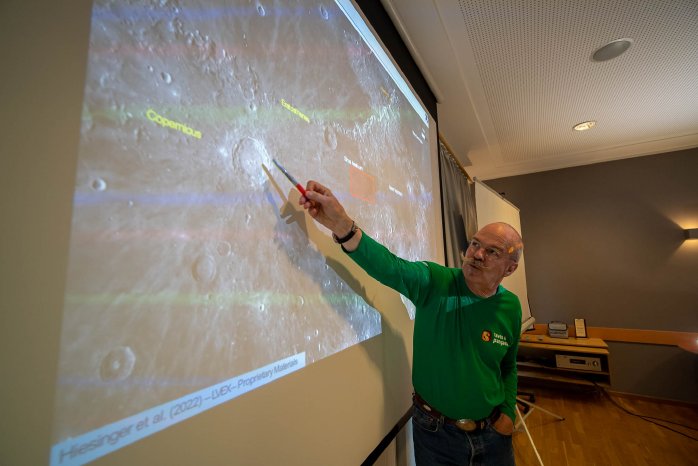 20220915_Prof._H._Hiesinger_Schulung_von_ESA-Astronauten_ESA_V._Crobu.jpg