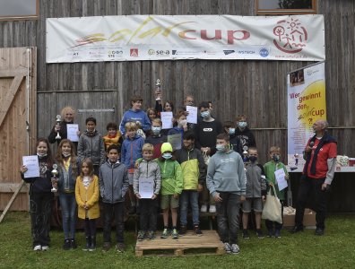 So sehen Sieger aus: stolze Solarcup-Teams bei der Preisverleihung (Brandhorst)