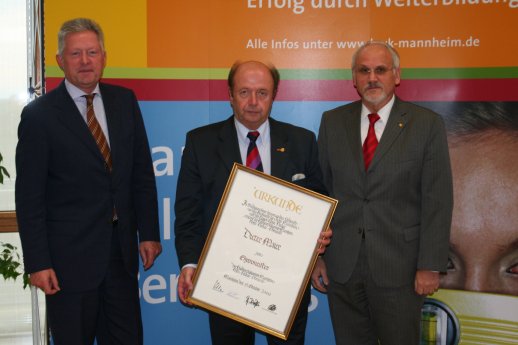 pri09112_Dieter Maier zum Ehrenmeister ernannt.JPG