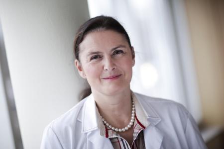 „Der medizinische Wissensstand über Arthrose steht im deutlichen Kontrast zur Bedeutung dieser Krankheit in unserer Gesellschaft“, kritisiert Professor Dr. Andrea Meurer, Direktorin der Orthopädischen Universitätsklinik Friedrichheim in Frankfurt und Präsidentin der Deutschen Gesellschaft für Orthopädie und Orthopädische Chirurgie.
