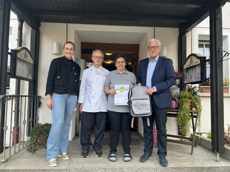 Urkundenübergabe Gasthof Lamm_Foto_Mythos Schwäbische Alb.jpeg