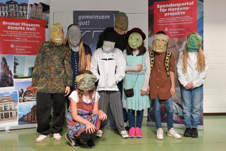Ein Haus für unsere Freundschaft (Hemelingen) erhielt für sein stummes Maskentheater "Ich - mal ganz anders / I am more than my looks" / Foto: Michael Bahlo // Copyright: Die Sparkasse Bremen