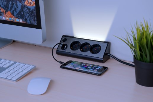 ZX-3040_5_revolt_3-fach-Eck-Steckdosenleiste_2xUSB-Lade-Ports_LED-Nachtlicht.jpg