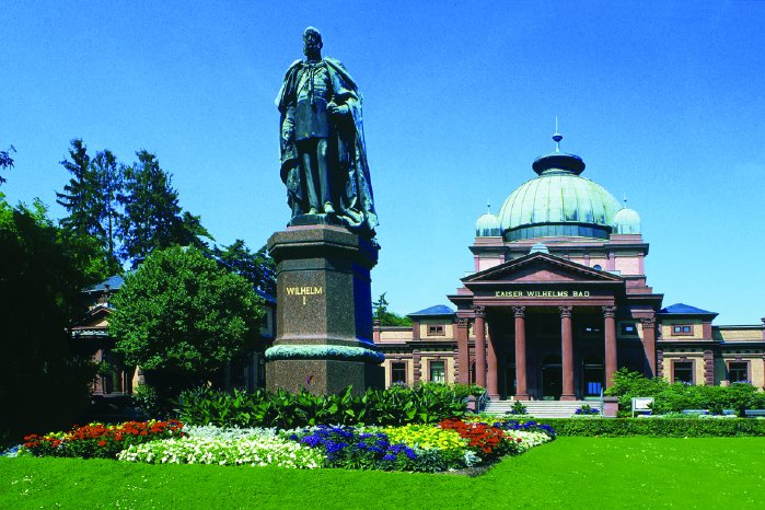 Kaiser Wilhelmsbad_Kur Royal außen.jpg