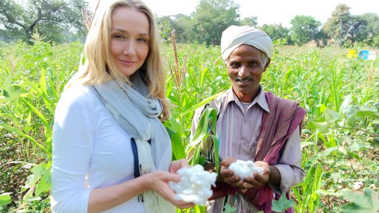 Alexandra Cousteau and organic cotton farmer Shivlal Jadha - 2015 Mirella Pappalardo.jpg
