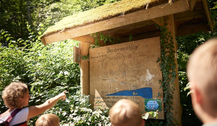 Konstanz-Wallhausen-Burghof-Wandern-Karte-Familie-01_Copyright_MTK-Hari-Pulko.jpg