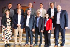 Mannheims Stadtspitze um Oberbürgermeister Christian Specht (zweiter von links) zu Besuch in der Bildungsakademie der Handwerkskammer Mannheim Rhein-Neckar-Odenwald. 