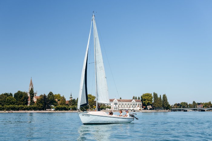 Konstanz-Bodensee-Segelboot-Inselhotel-01_Copyright_MTK-Leo-Leister.jpg
