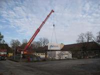 Mit einem tonnenschweren Mobilkran, viel Geduld und millimetergenauer Arbeit ging es diese Woche ans Werk